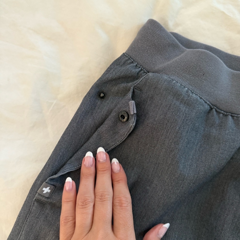 Figs Castelar Graphite Pants and Top - Picture 9 of 15